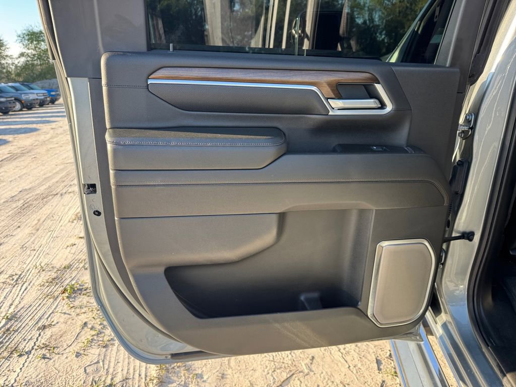 Used 2025 Chevrolet Silverado 2500 High Country w/ High Country Premium Package image 27