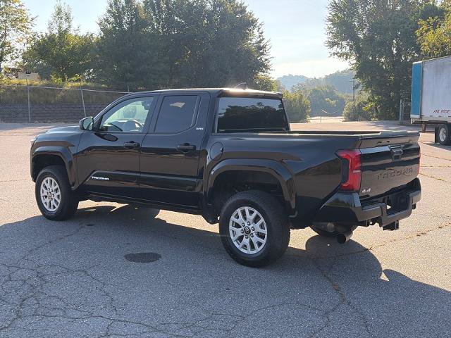Used 2024 Toyota Tacoma SR5 AWD/4WD image 5