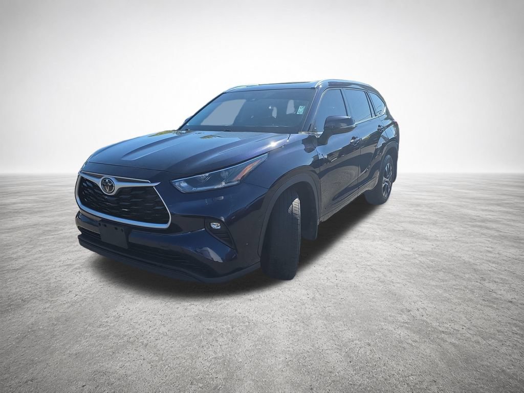 Used 2021 Toyota Highlander XLE AWD/4WD image 4