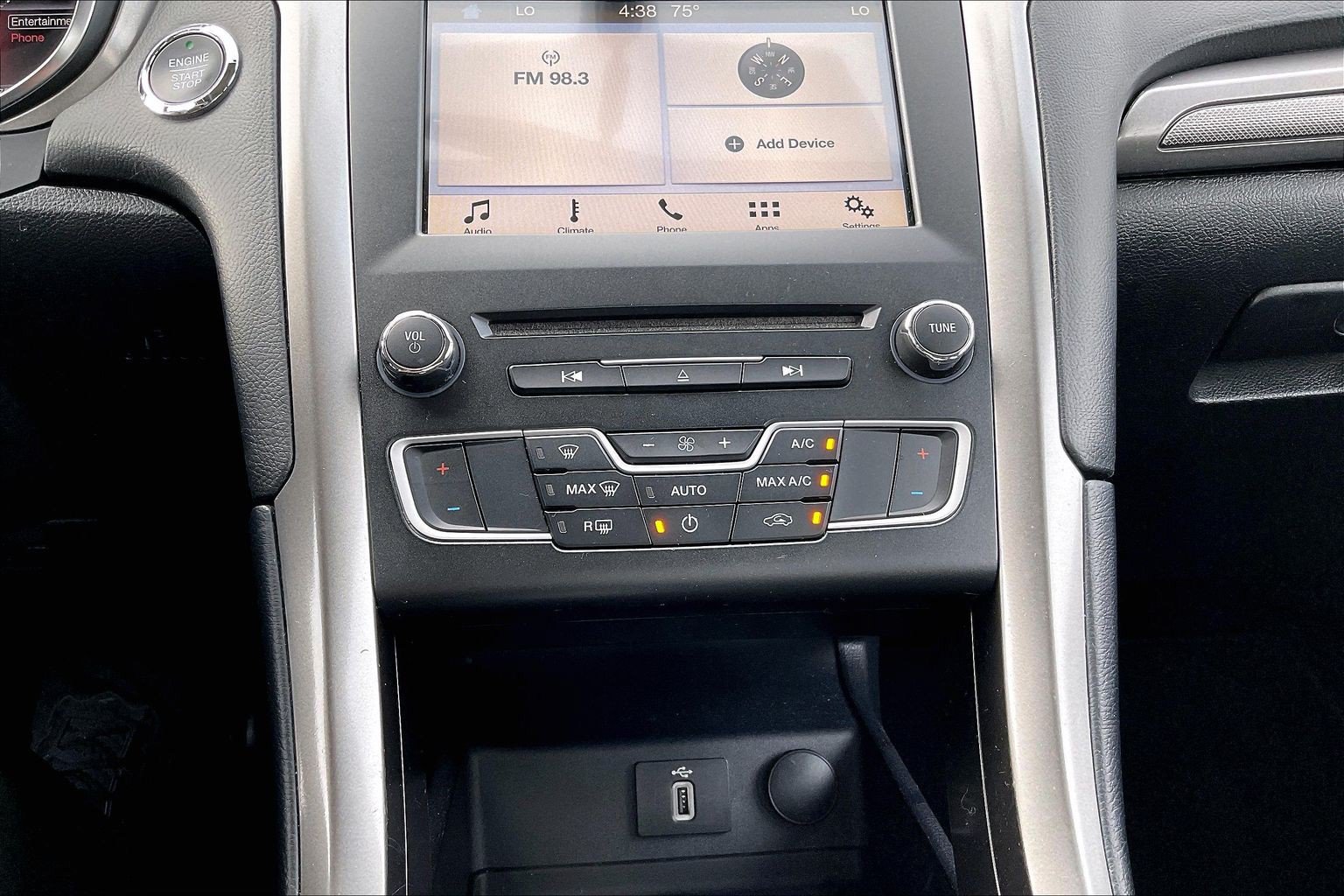 Certified 2017 Ford Fusion SE w/ Fusion SE Technology Package FWD image 32