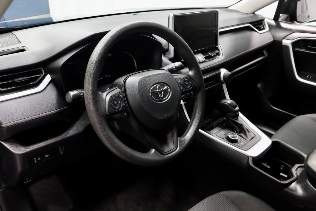 Used 2024 Toyota RAV4 LE AWD/4WD image 24