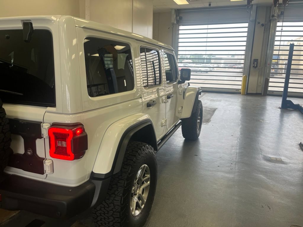 Used 2025 Jeep Wrangler Unlimited Rubicon AWD/4WD image 7