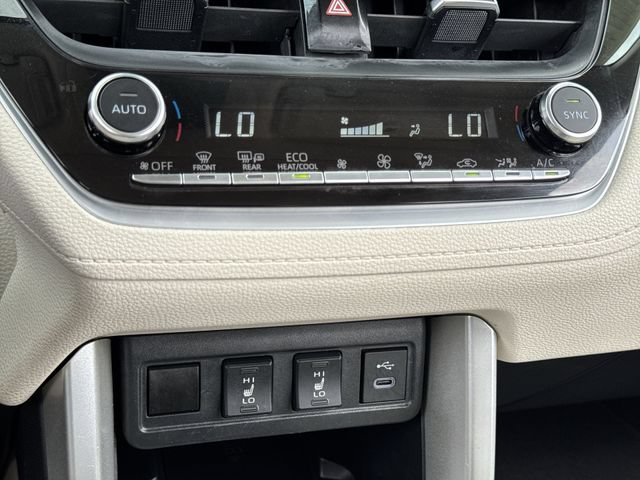 Used 2024 Toyota Corolla Cross XLE w/ Convenience Package FWD image 19