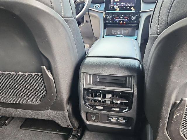 Used 2024 Jeep Grand Cherokee Altitude AWD/4WD image 26