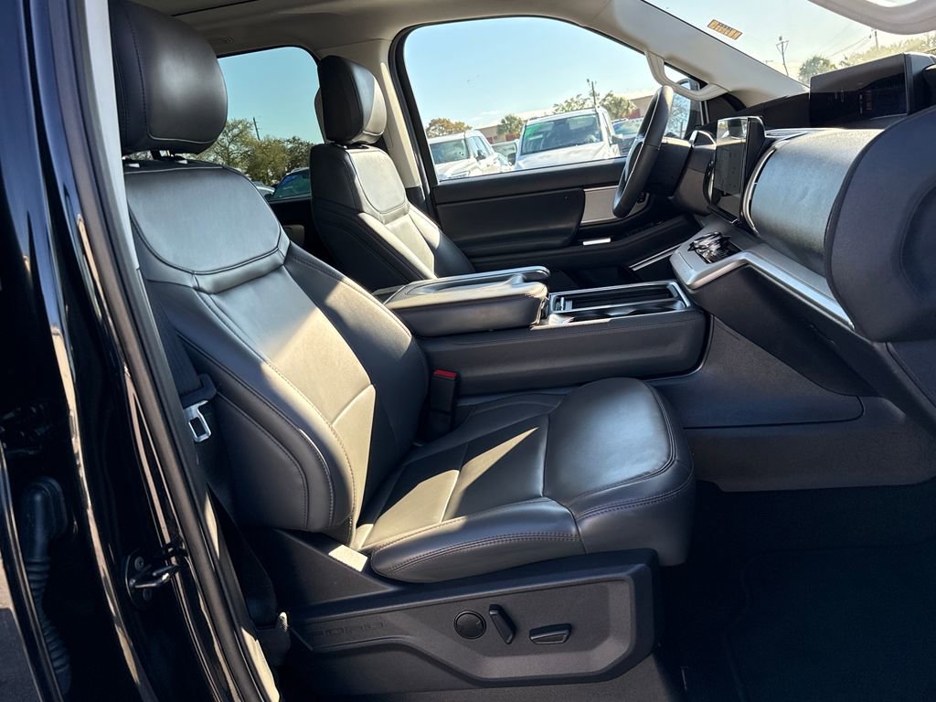 Certified 2025 Ford Expedition Active image 27