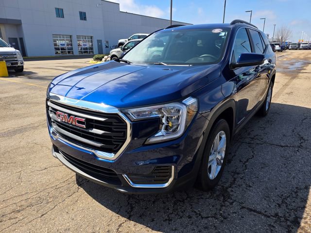 Used 2023 GMC Terrain SLE w/ Driver Convenience Package AWD/4WD image 2
