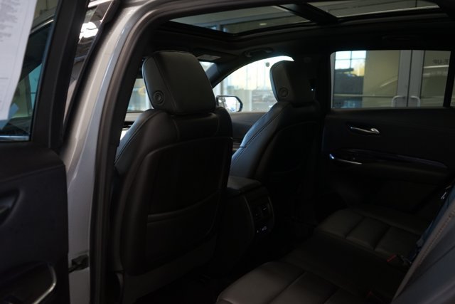Used 2023 Cadillac XT4 Luxury w/ Cold Weather Package AWD/4WD image 28