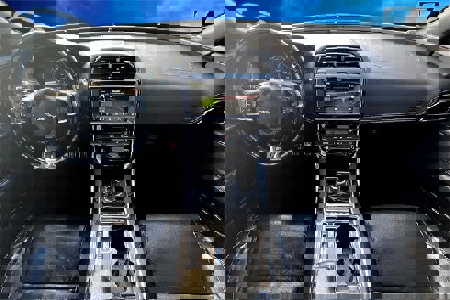 Used 2018 Jaguar XE S image 15