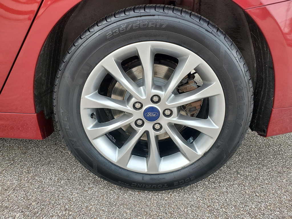 Certified 2017 Ford Fusion SE w/ Fusion SE Technology Package FWD image 17