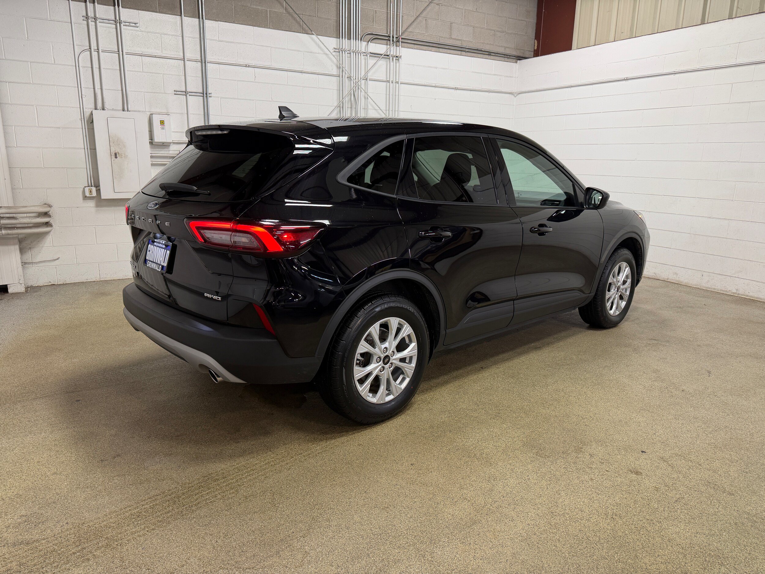 Certified 2025 Ford Escape Active AWD/4WD image 9