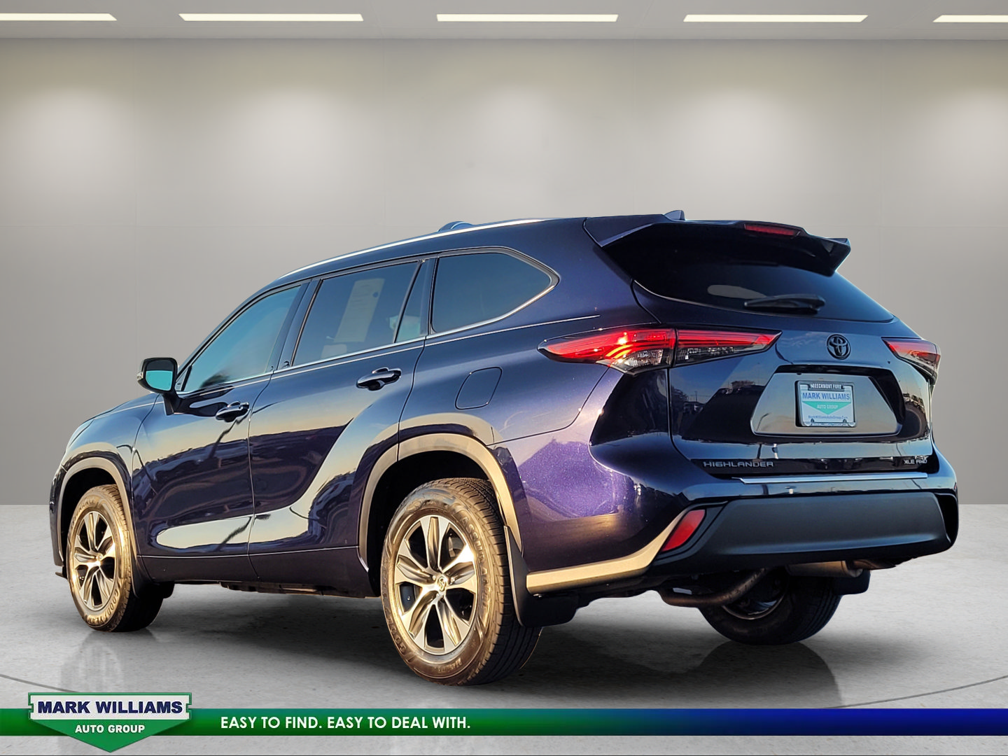 Used 2020 Toyota Highlander XLE AWD/4WD image 6