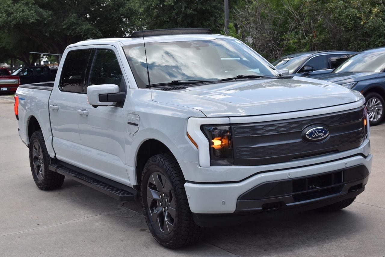 Certified 2023 Ford F150 Lightning Lariat w/ Equipment Group 511A High AWD/4WD image 4