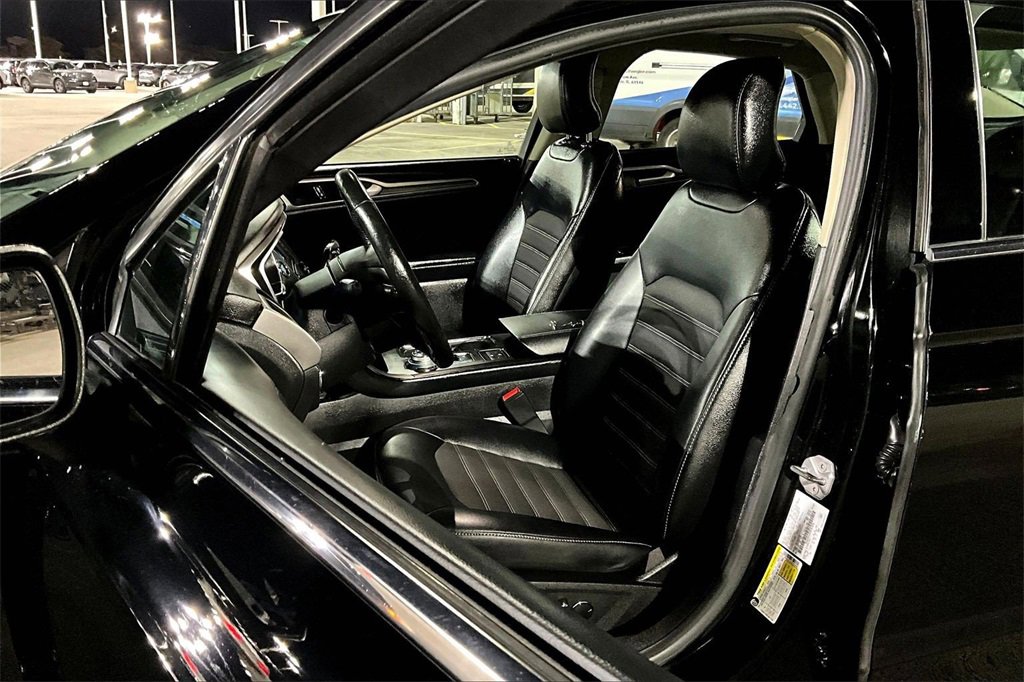 Certified 2017 Ford Fusion SE w/ Equipment Group 601A image 24