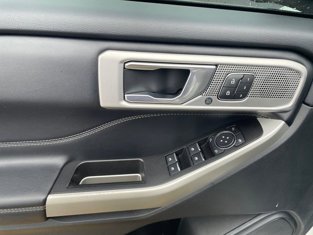 Certified 2022 Ford Explorer Limited AWD/4WD image 15
