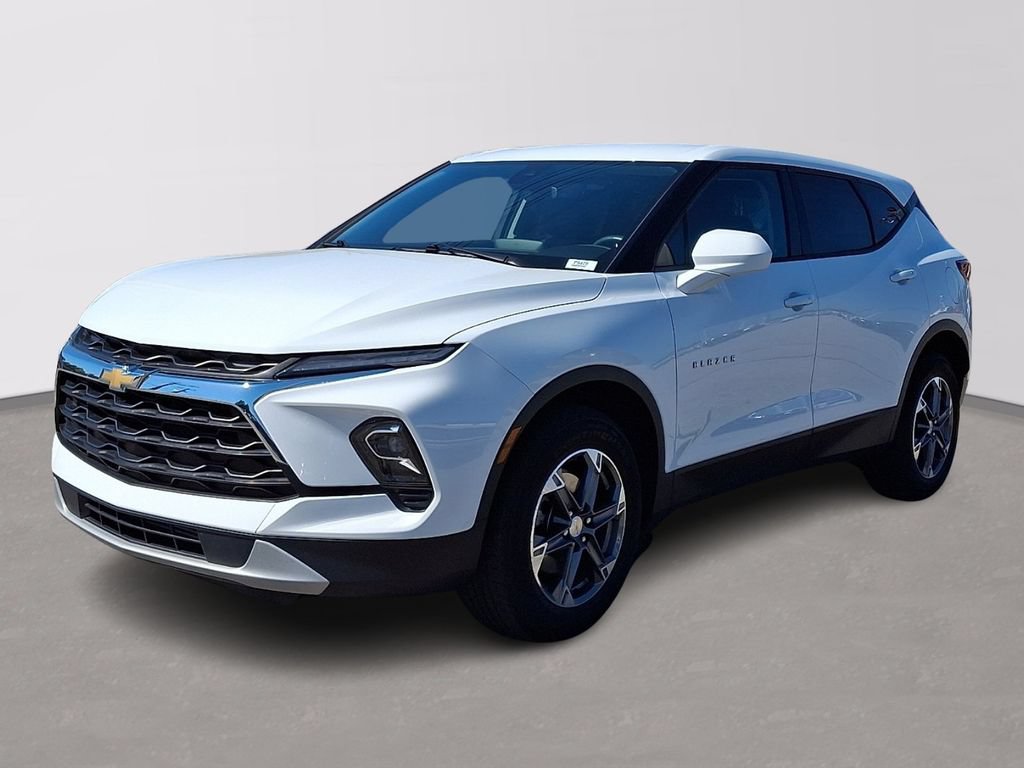 Used 2025 Chevrolet Blazer LT AWD/4WD image 3