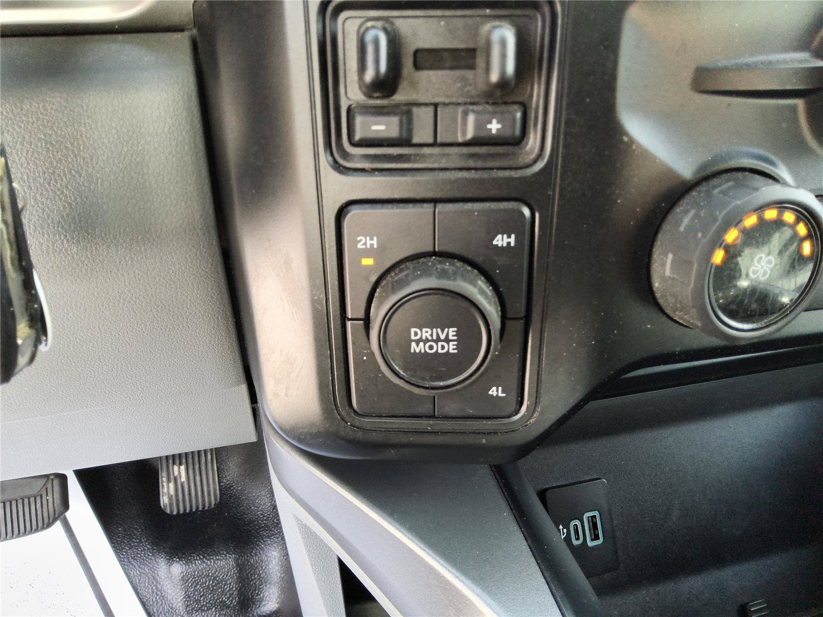 Certified 2024 Ford F350 XLT w/ 360-Degree Camera Package AWD/4WD image 23