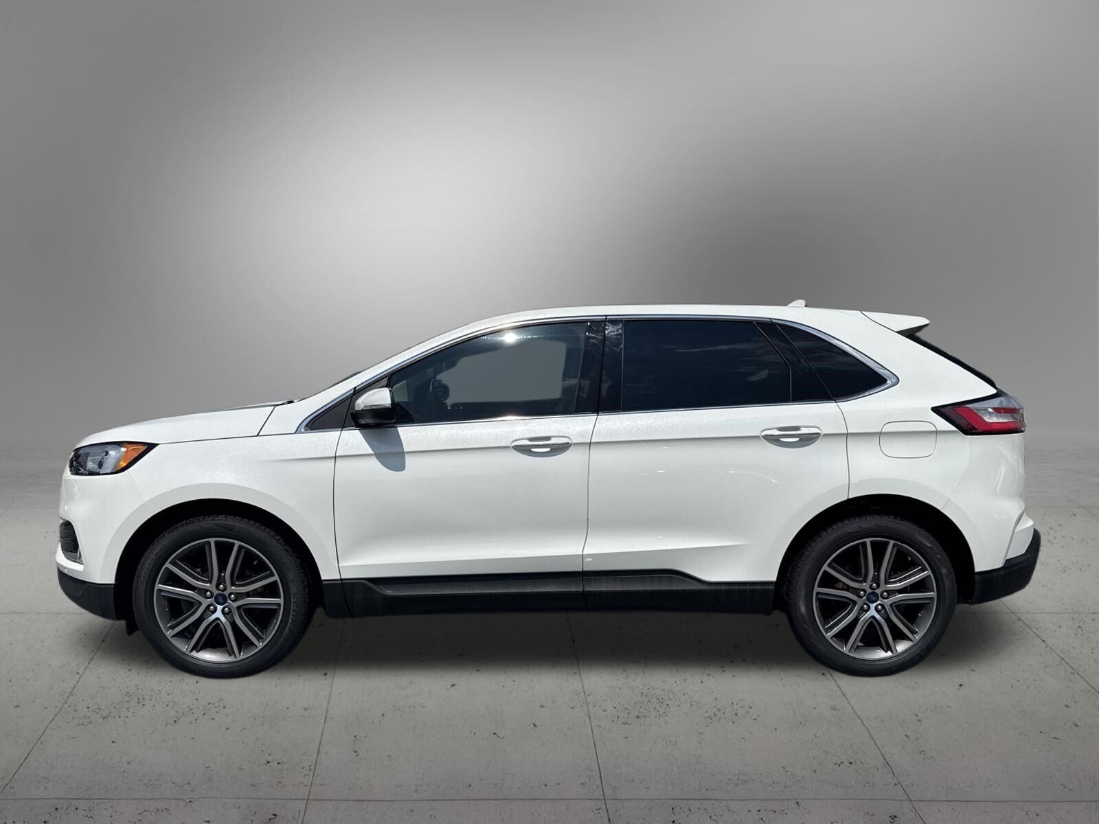 Certified 2020 Ford Edge Titanium FWD image 2