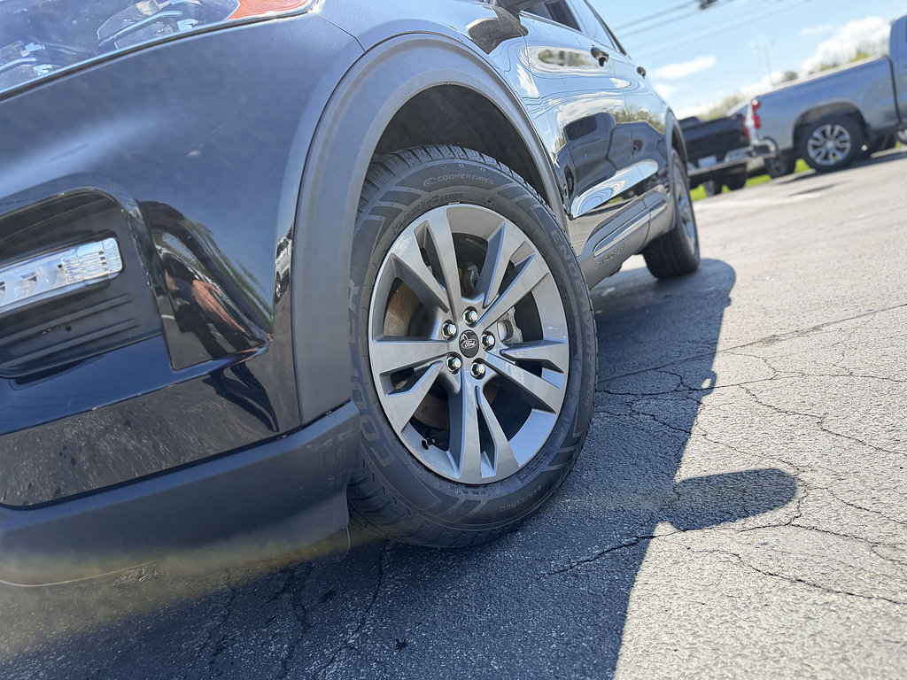 Certified 2021 Ford Explorer XLT w/ Equipment Group 202A AWD/4WD image 3