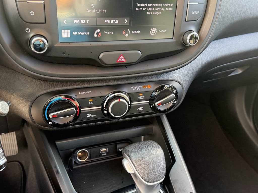 Used 2025 Kia Soul LX w/ LX Technology Package FWD image 21