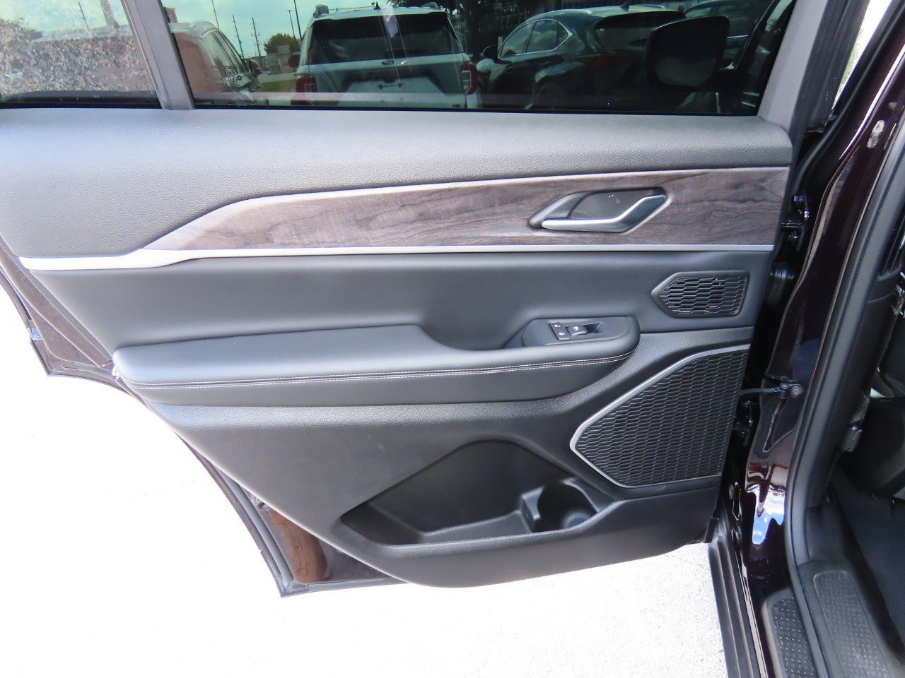 Used 2022 Jeep Grand Cherokee L Limited image 18