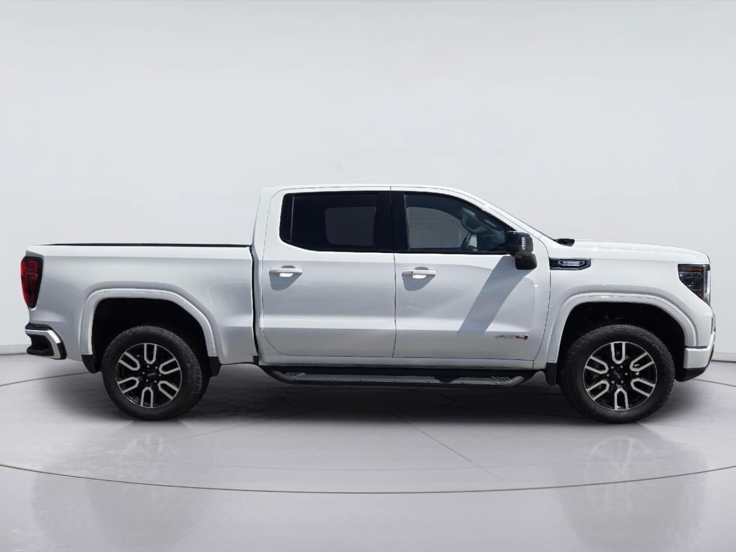 Used 2025 GMC Sierra 1500 AT4 w/ AT4 Premium Package AWD/4WD image 4