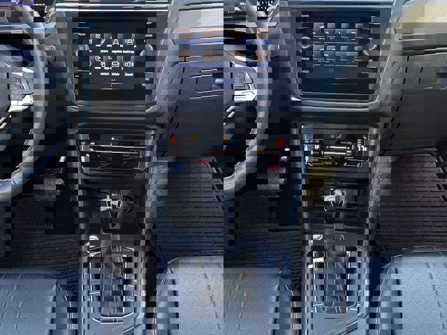 Used 2024 Volkswagen Tiguan SE w/ Panoramic Sunroof Package image 24