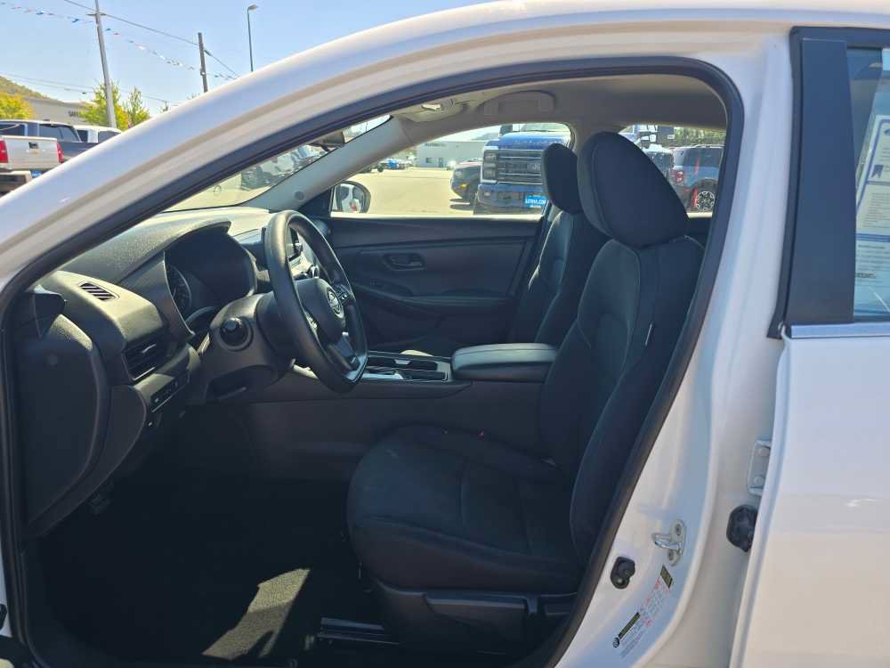 Used 2024 Nissan Sentra SV FWD image 9
