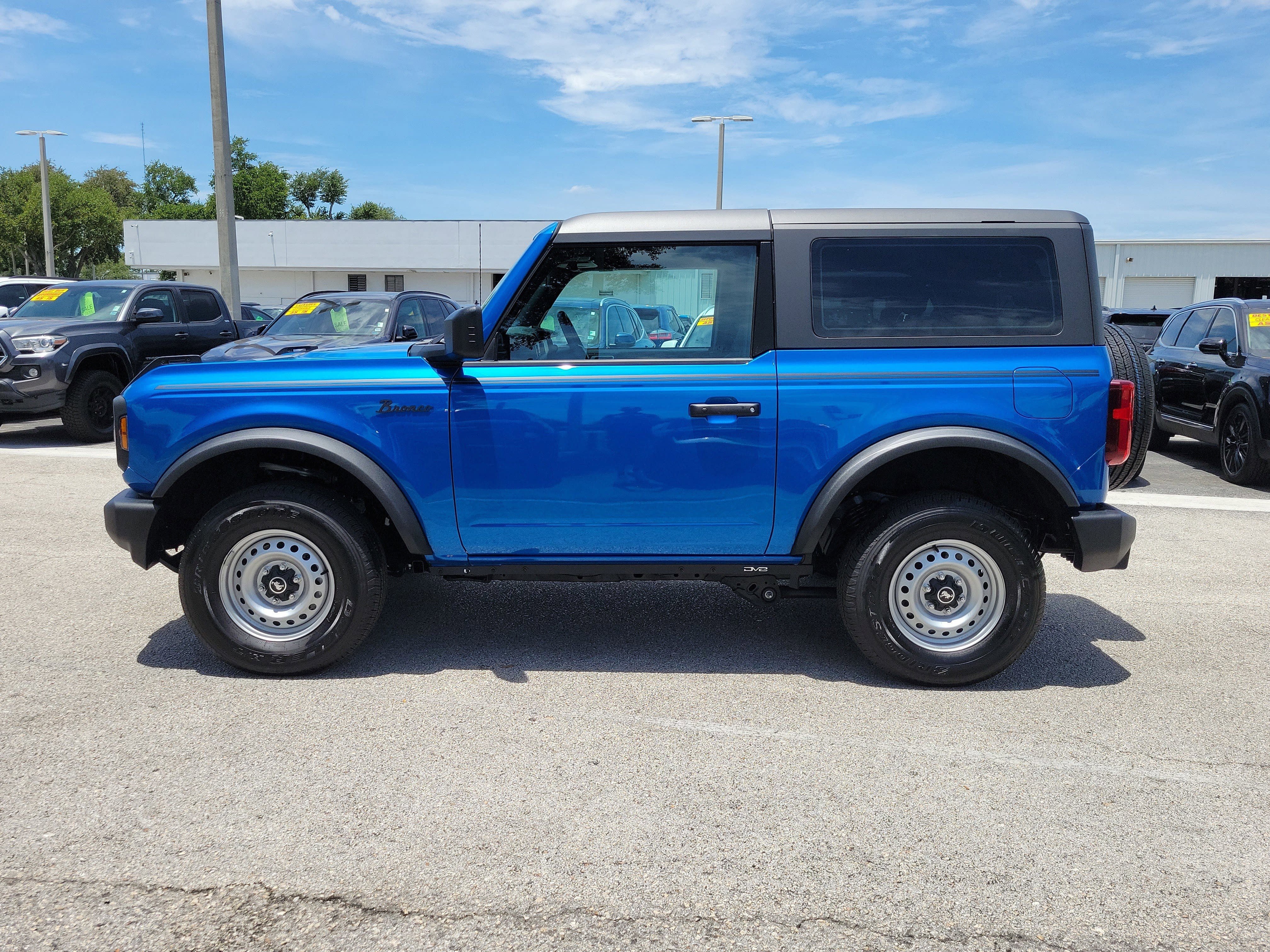 Certified 2025 Ford Bronco 2-Door AWD/4WD image 6