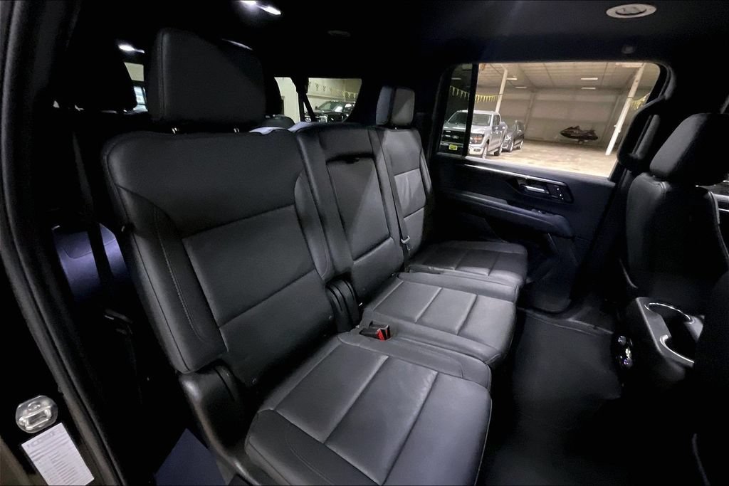 Used 2025 Chevrolet Suburban Z71 AWD/4WD image 25