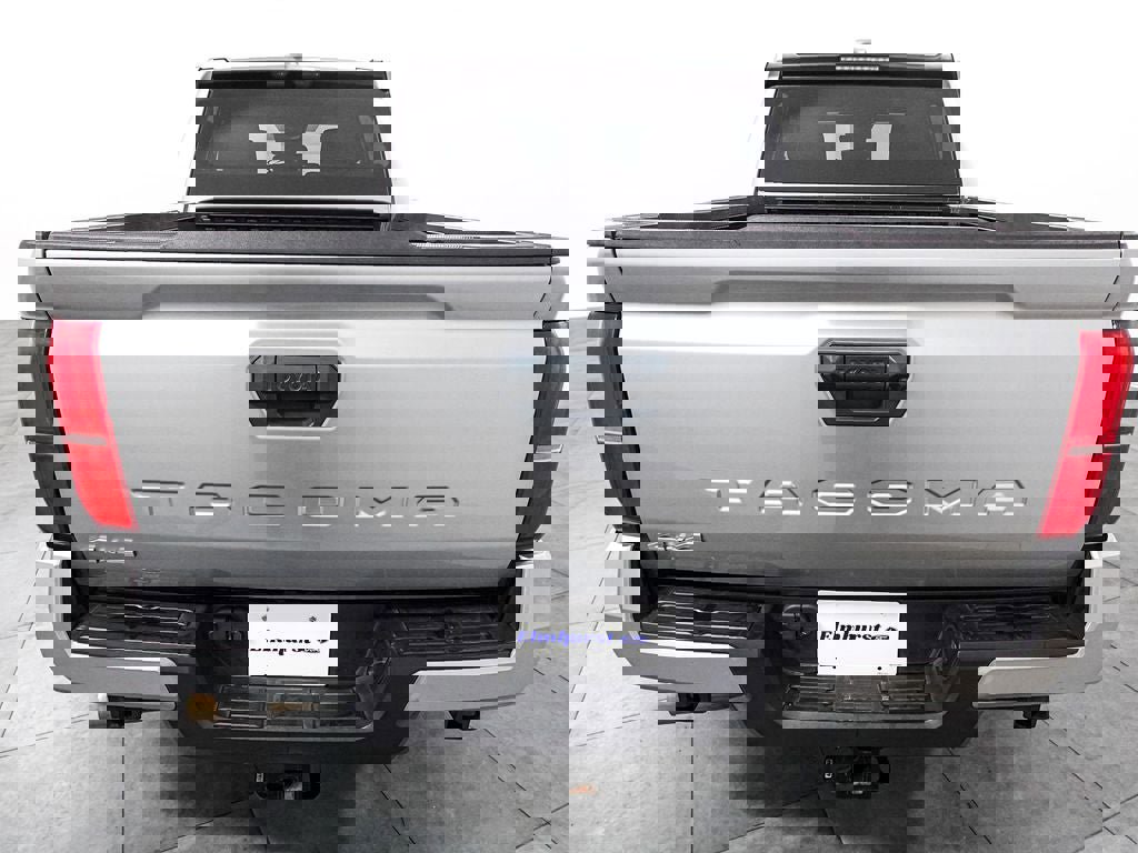 Used 2024 Toyota Tacoma SR5 AWD/4WD image 4