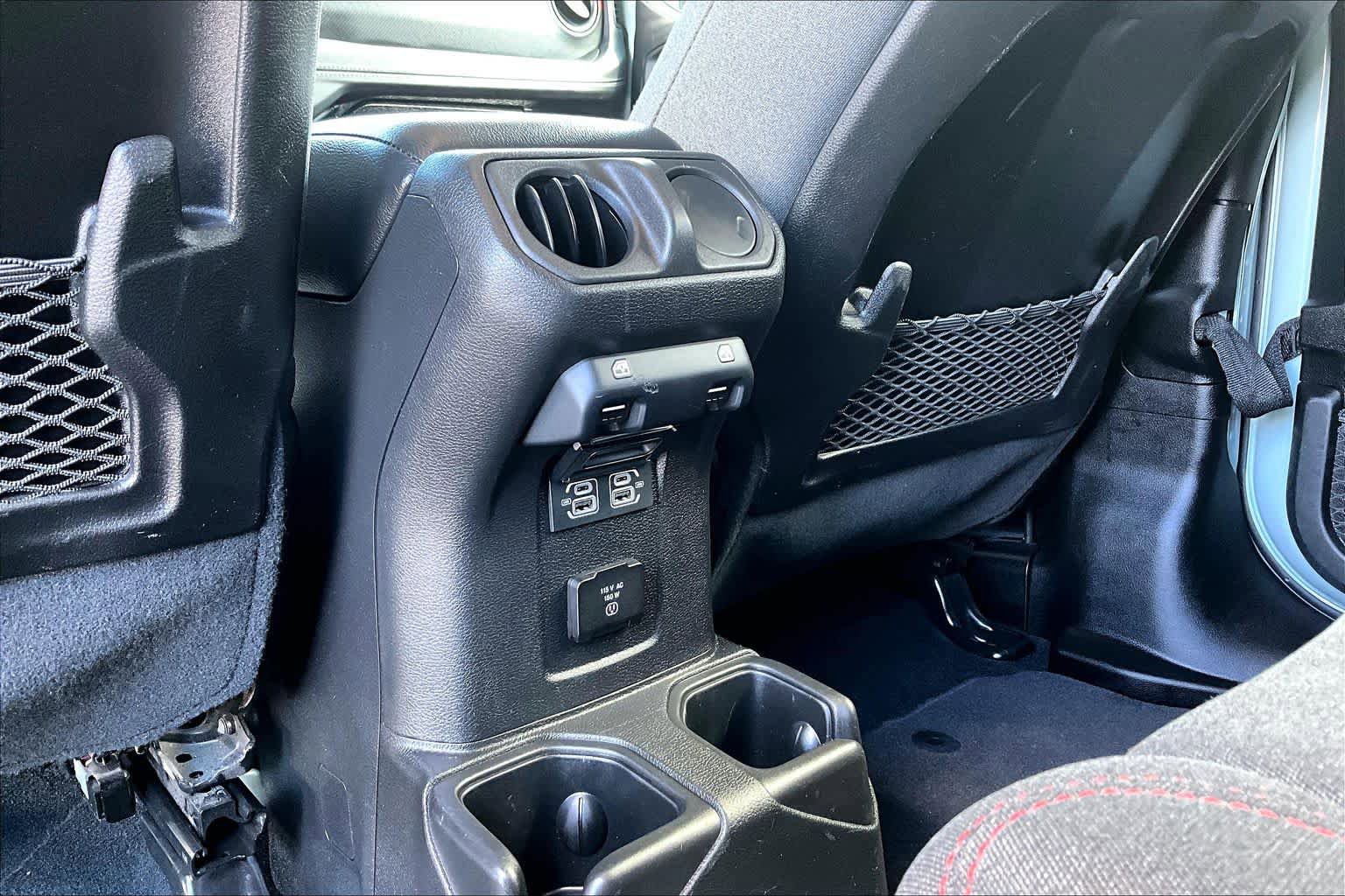 Used 2024 Jeep Wrangler Unlimited Rubicon AWD/4WD image 36