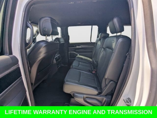 Used 2024 Jeep Wagoneer L Series II w/ Flexible Seating Group RWD image 15
