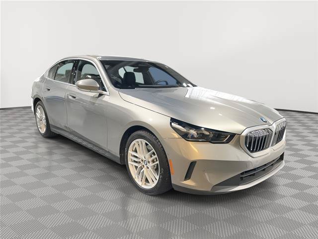 Used 2024 BMW 530i xDrive w/ Premium Package AWD/4WD image 5