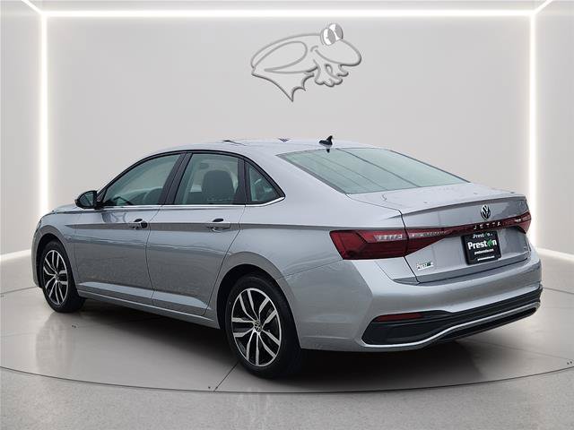 Used 2025 Volkswagen Jetta SE FWD image 6