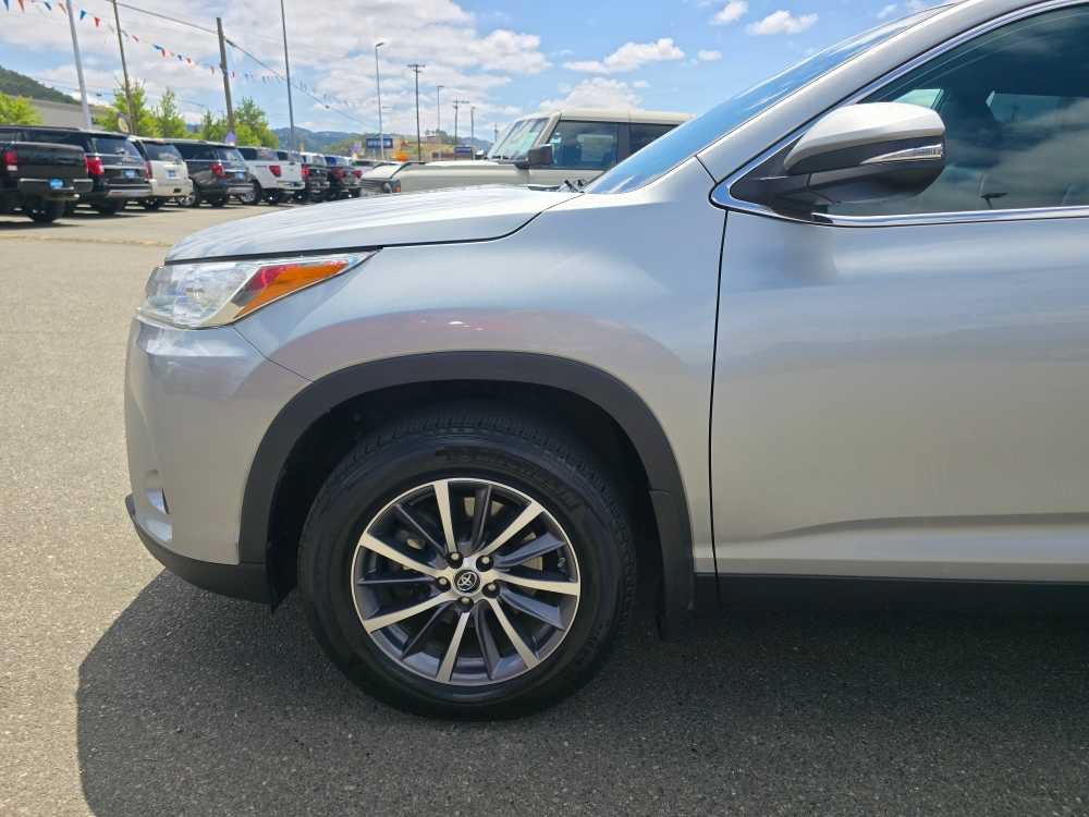 Used 2019 Toyota Highlander XLE AWD/4WD image 19