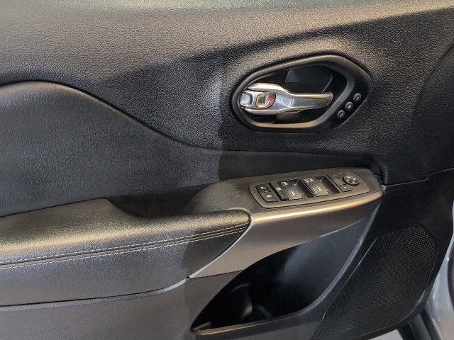 Used 2022 Jeep Cherokee Limited AWD/4WD image 14