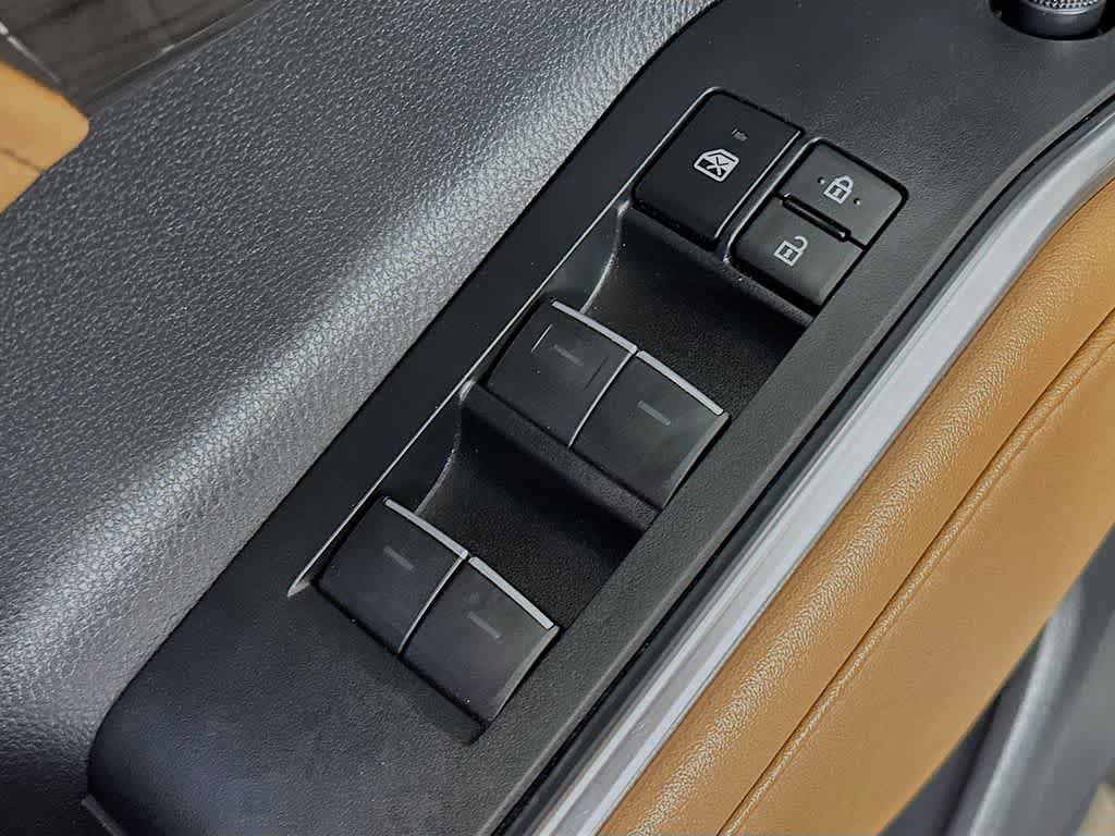 Used 2023 Toyota Highlander Platinum FWD image 30