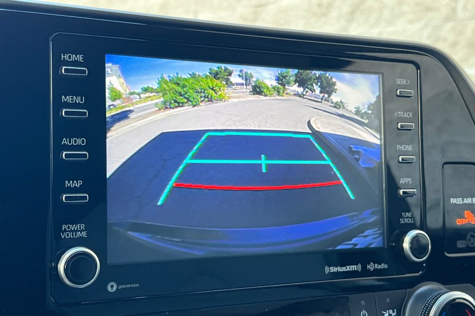 Used 2022 Toyota Highlander LE FWD image 28