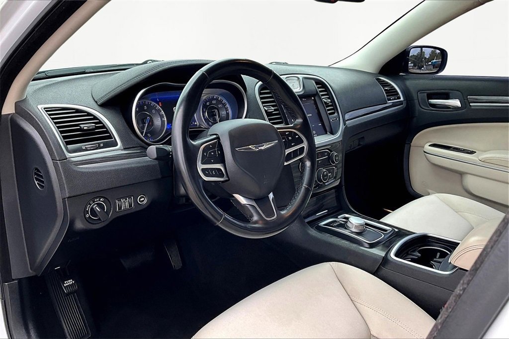 Used 2022 Chrysler 300 Touring w/ Sport Appearance Package image 14