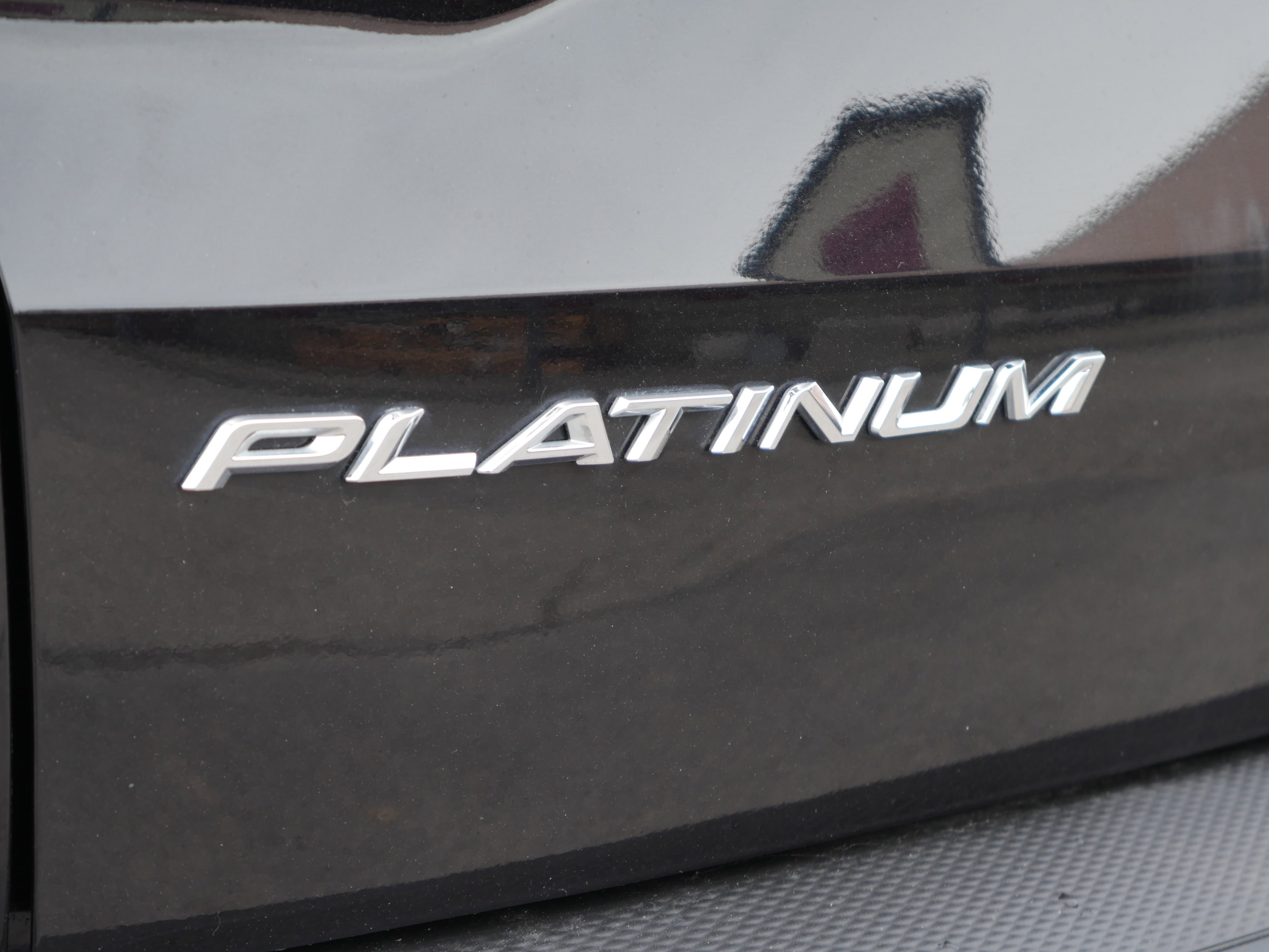 Certified 2025 Ford Escape Platinum AWD/4WD image 10