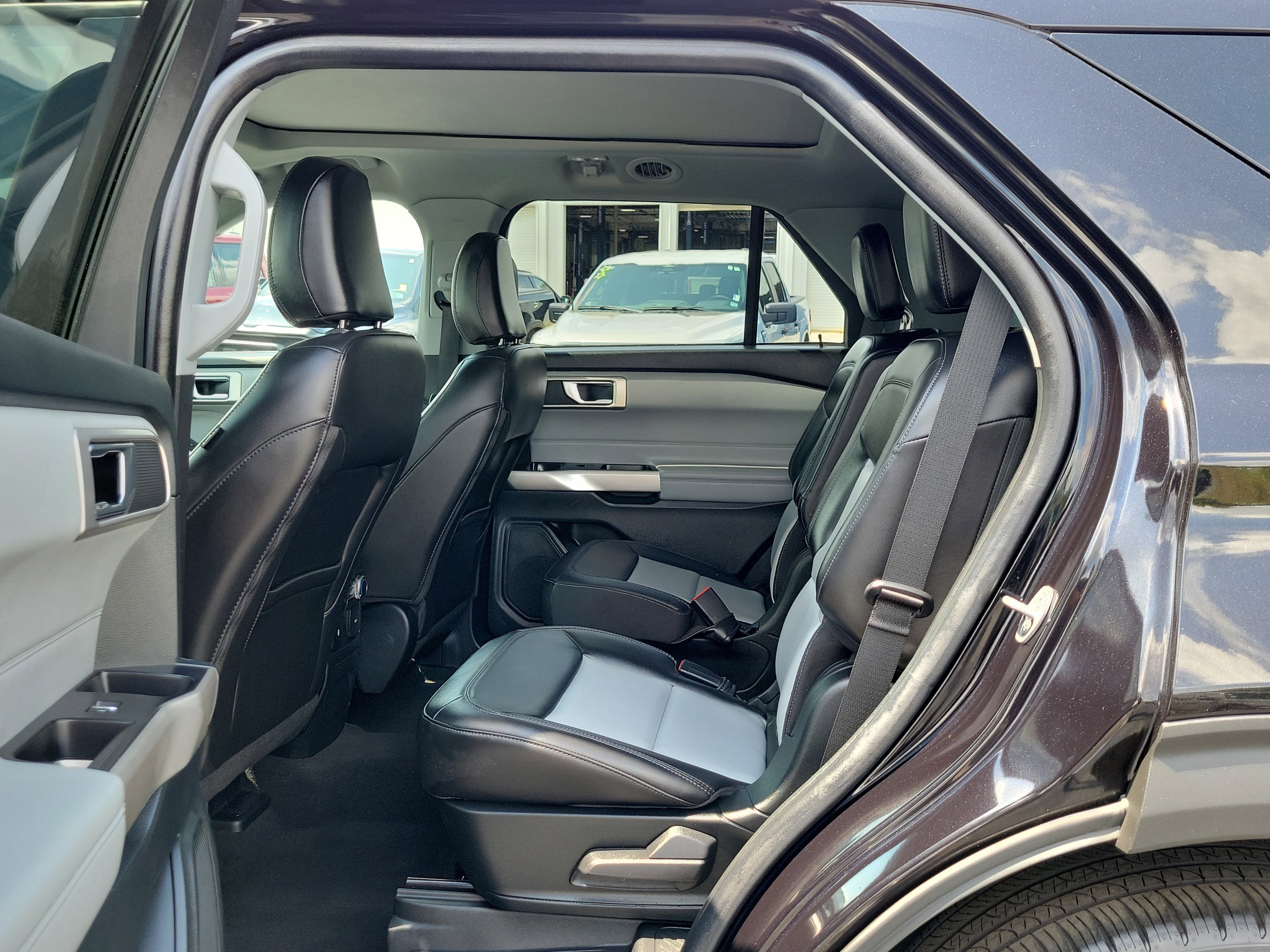 Certified 2023 Ford Explorer XLT w/ Equipment Group 202A image 15