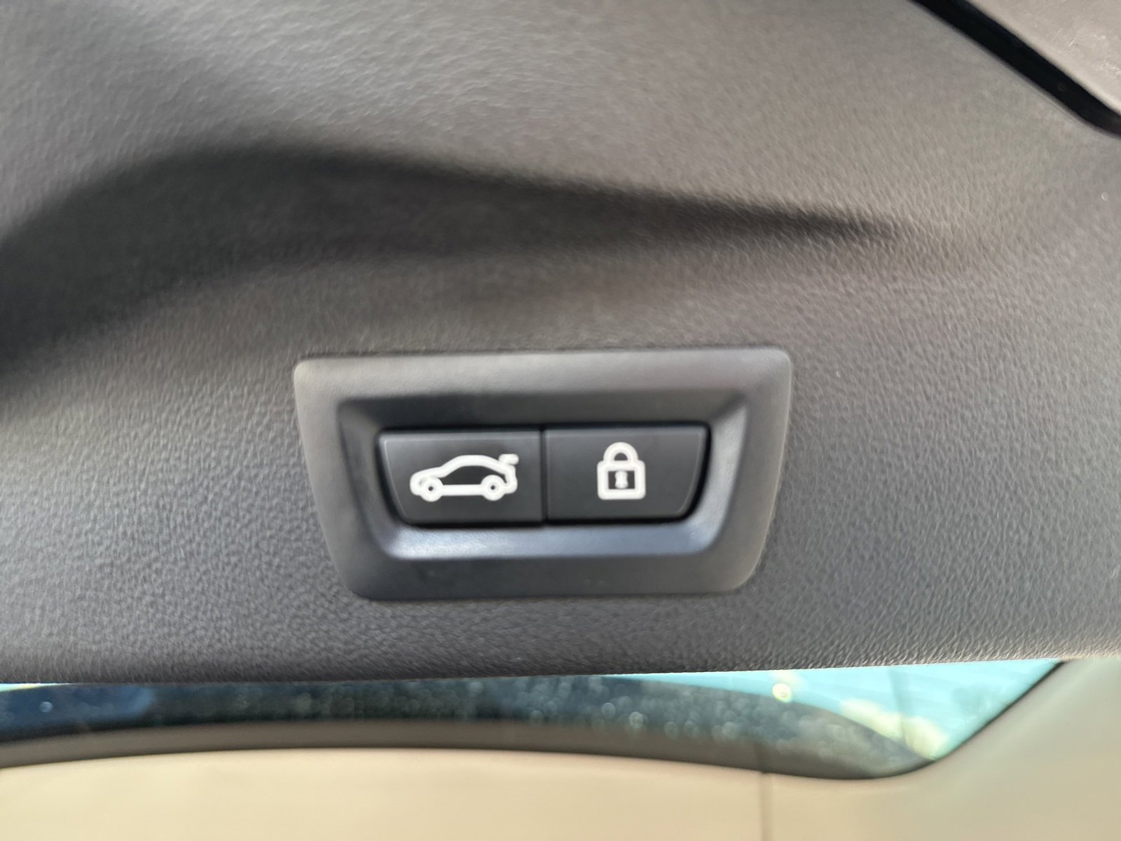 Used 2021 BMW X7 xDrive40i w/ Parking Assistance Package image 22