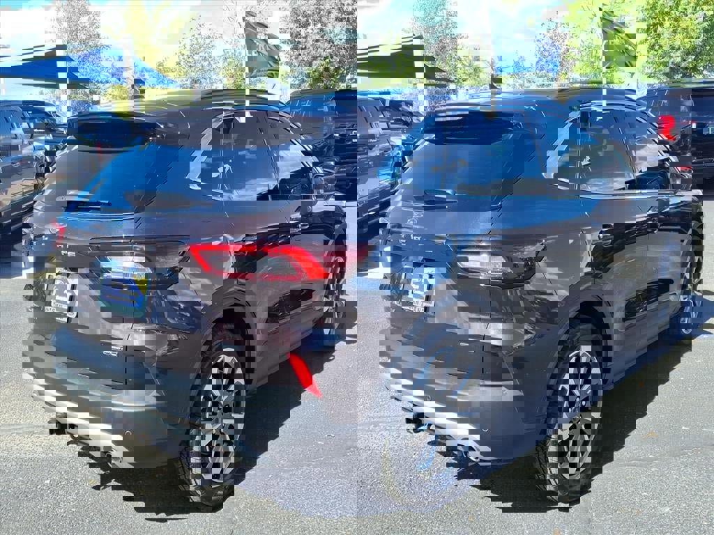 Certified 2023 Ford Escape Platinum w/ Class II Trailer Tow Package image 5