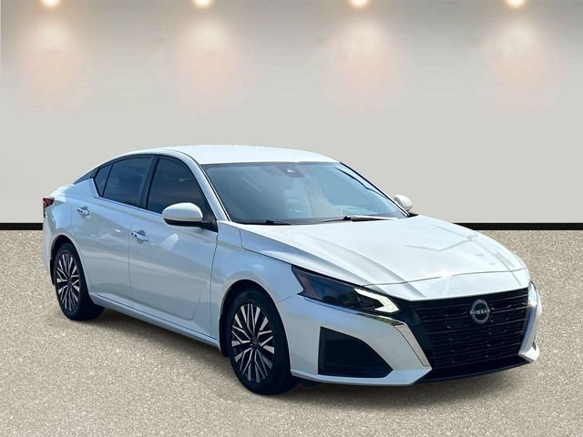 Used 2023 Nissan Altima 2.5 SV FWD image 3