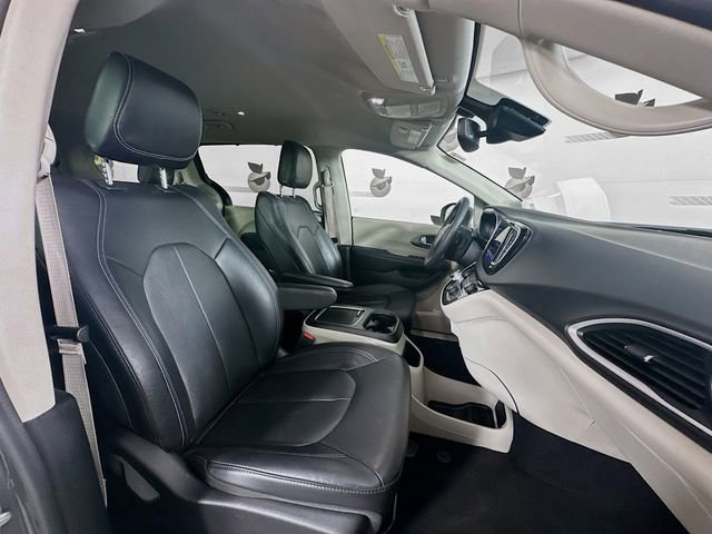 Used 2022 Chrysler Pacifica Touring-L image 29