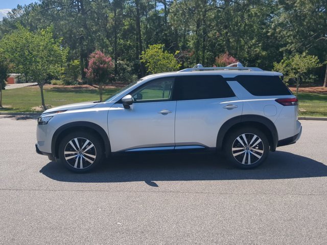 Used 2024 Nissan Pathfinder Platinum AWD/4WD image 7
