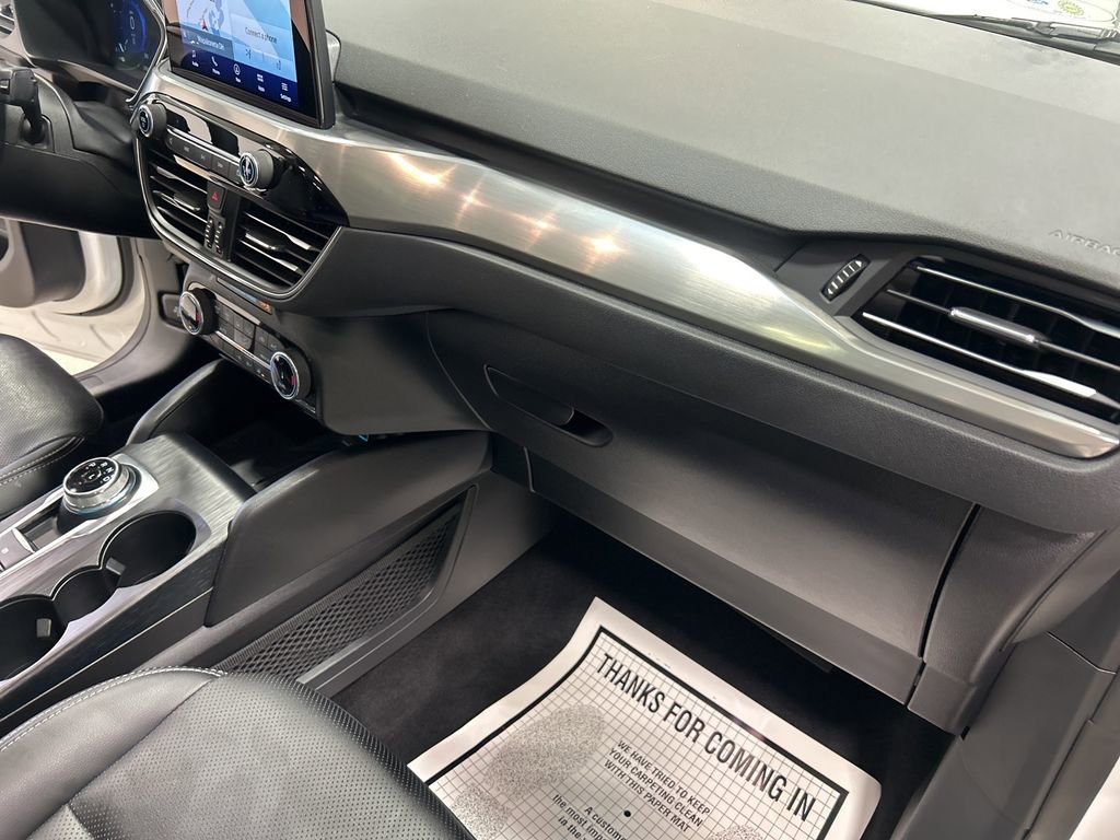 Certified 2022 Ford Escape Titanium image 42