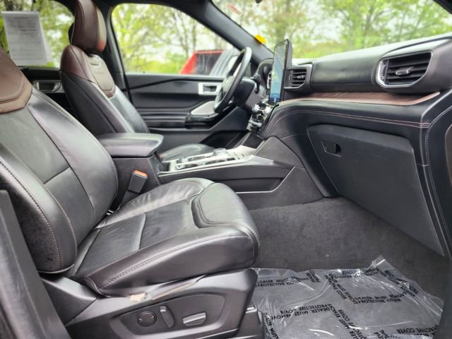 Certified 2022 Ford Explorer Platinum w/ Equipment Group 601A AWD/4WD image 11