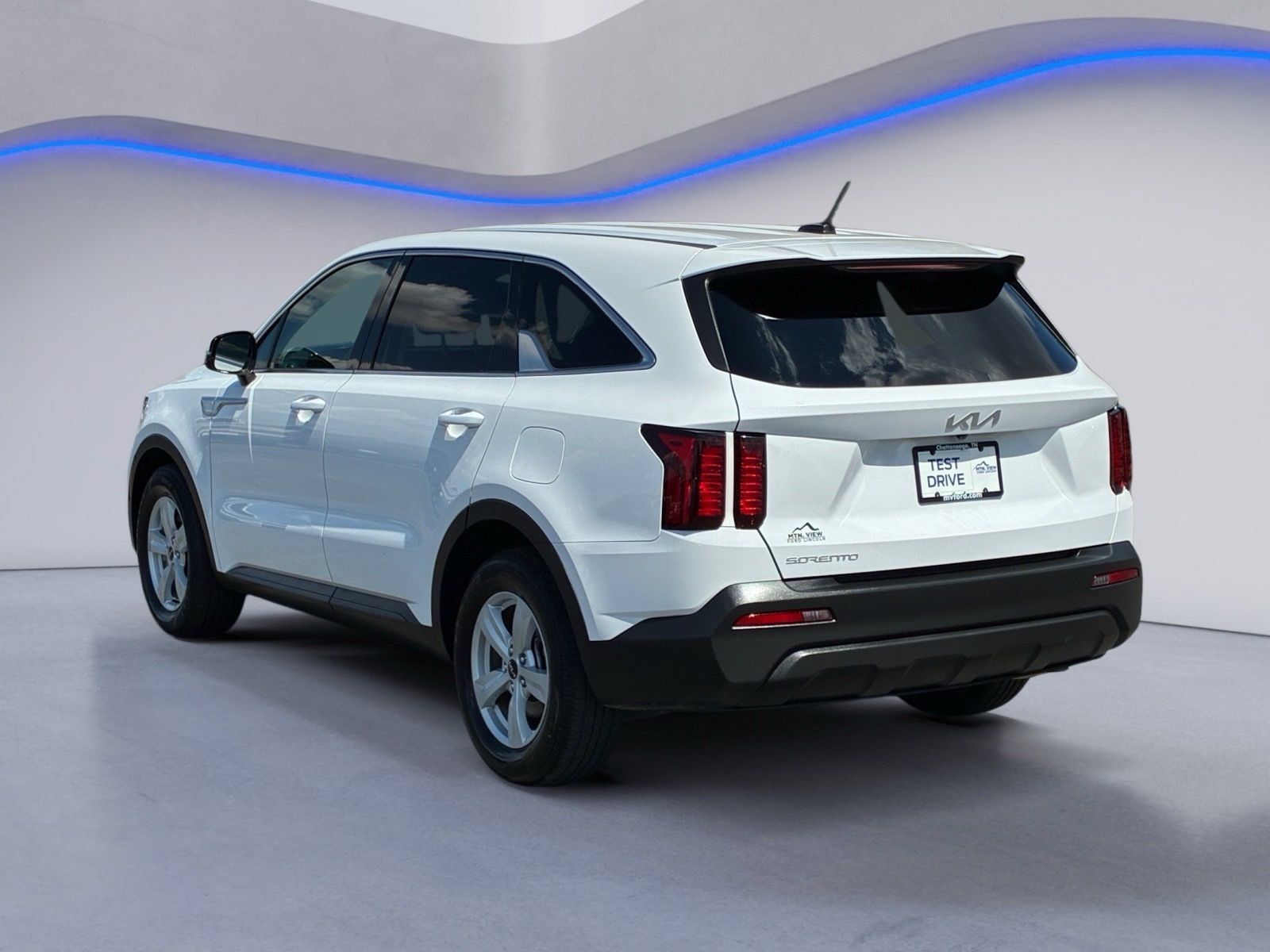 Used 2023 Kia Sorento LX FWD image 3