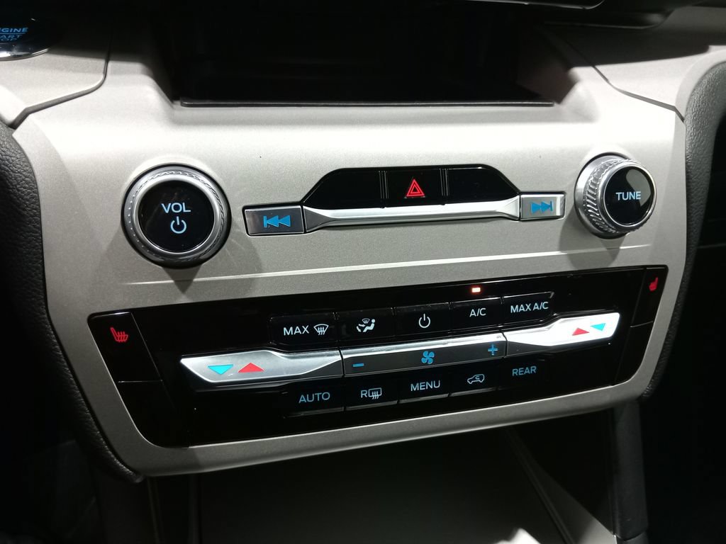 Certified 2023 Ford Explorer XLT AWD/4WD image 22
